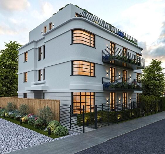 3 Bedroom Apartment For Sale In Hollyfield Road, Surbiton, KT5