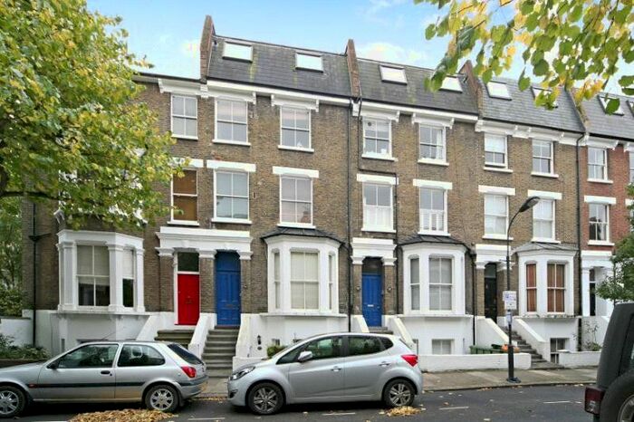 2 Bedroom Flat To Rent In Westwick Gardens, Brook Green, London, W14