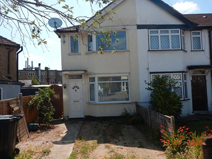 1 Bedroom Terraced House To Rent In Kingsmead Drive, Northolt, UB5