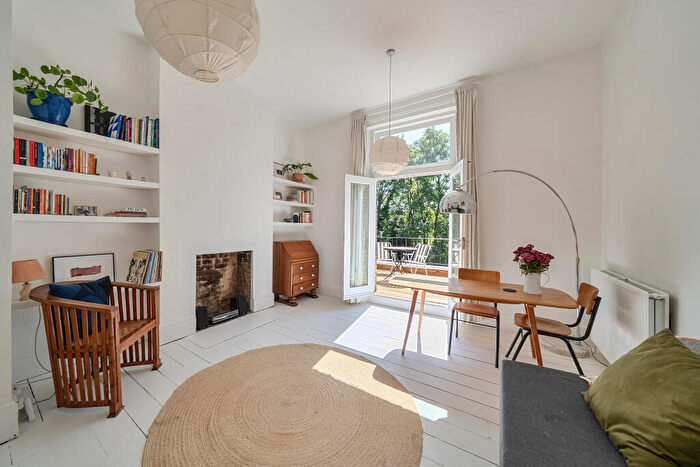 1 Bedroom Flat For Sale In Tollington Park, London, N4