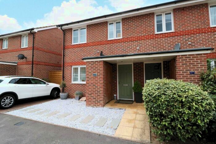 3 Bedroom Semi-Detached House To Rent In Woodvale Road, Farnborough, Hampshire, GU14