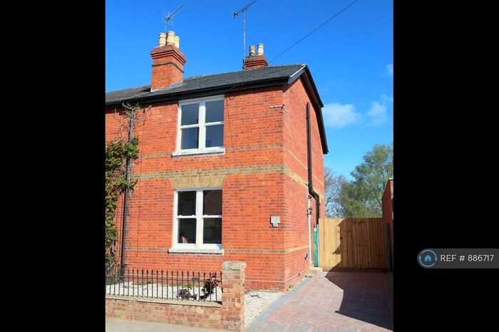 3 Bedroom Semi-Detached House To Rent In Summerleaze Road, Maidenhead, SL6