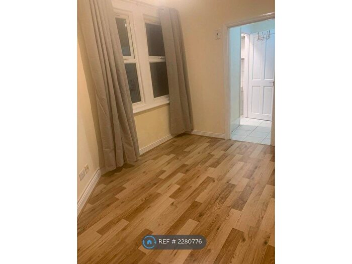 1 Bedroom Flat To Rent In Oak Grove, London, NW2