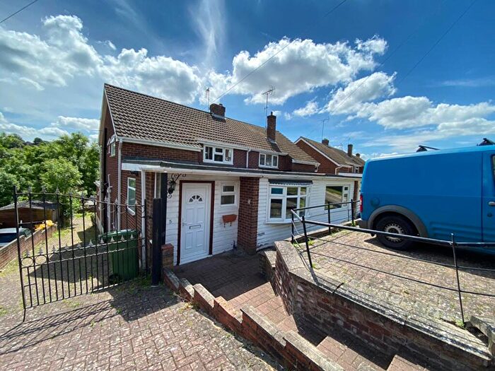 5 Bedroom Semi-Detached House To Rent In Mayhew Crescent, HP13