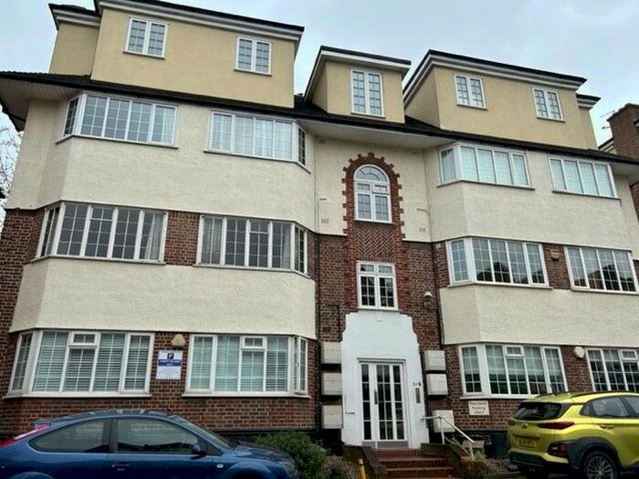 2 Bedroom Flat To Rent In Windmill Hill, Enfield, EN2