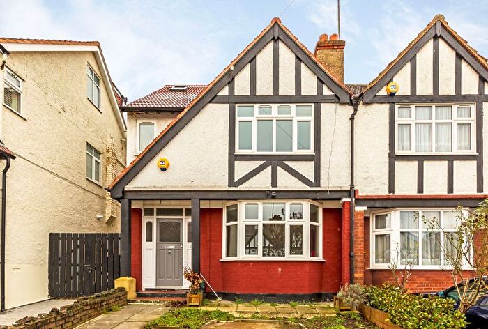 4 Bedroom Property To Rent In Elmbank Way, Hanwell, W7