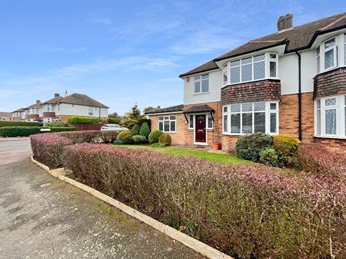 3 Bedroom Semi-Detached House For Sale In Swifts Green Road, Luton, Bedfordshire, LU2