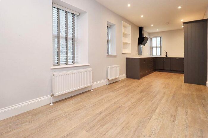 2 Bedroom Flat To Rent In Bellevue Road, Clevedon, BS21