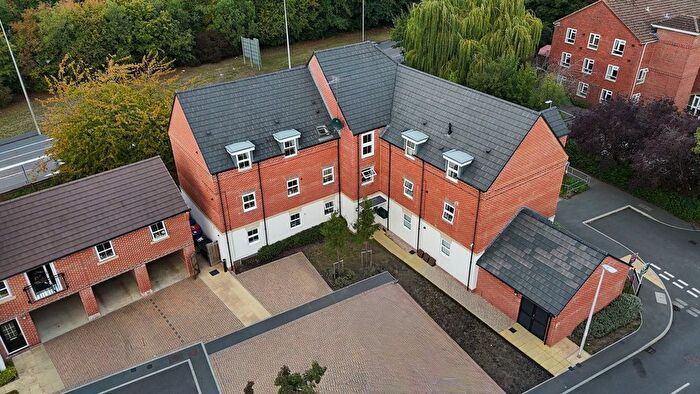 2 Bedroom Flat For Sale In Hutton Close, Newbury, RG14