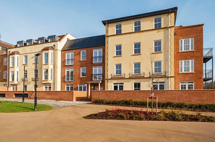 2 Bedroom Flat To Rent In Old Market Place, Farnham, Surrey, GU9