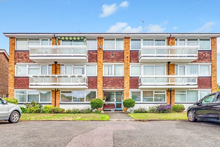 2 Bedroom Flat For Sale In Dungannon Chase, Thorpe Bay, SS1
