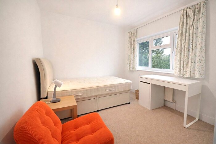 1 Bedroom Detached House To Rent In Summers Road, Farncombe, Godalming, Surrey, GU7