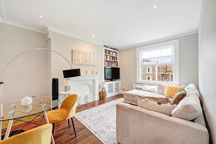 2 Bedroom Flat To Rent In Warwick Gardens, London, W14