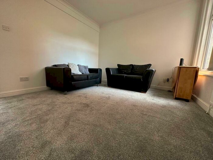 4 Bedroom House To Rent In Telephone Road, Southsea, PO4