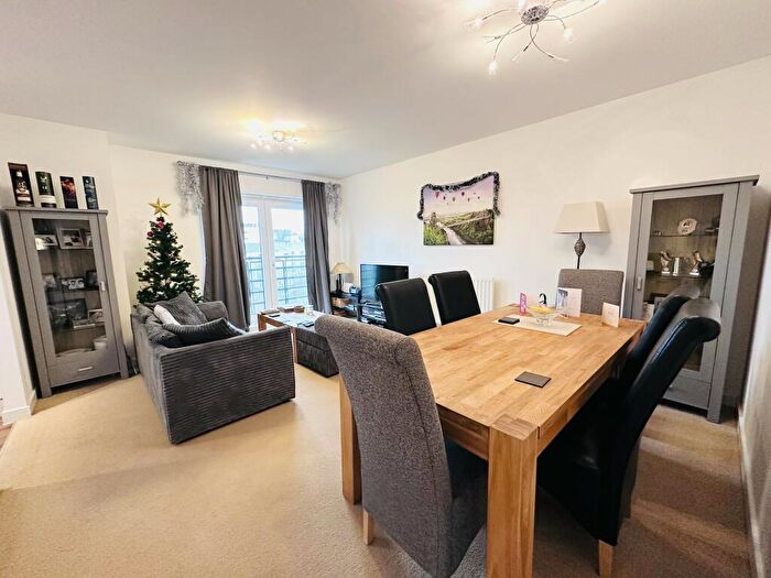 2 Bedroom Apartment To Rent In Guillemot Road, Portishead, BS20