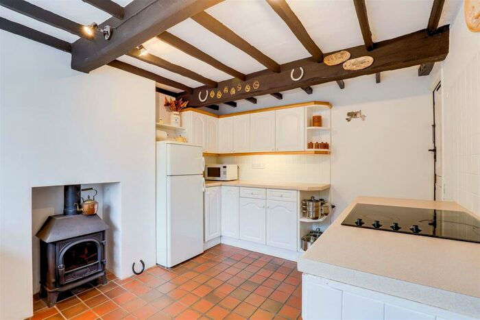 2 Bedroom Cottage For Sale In Green Lane, Lambley, Nottinghamshire, NG4