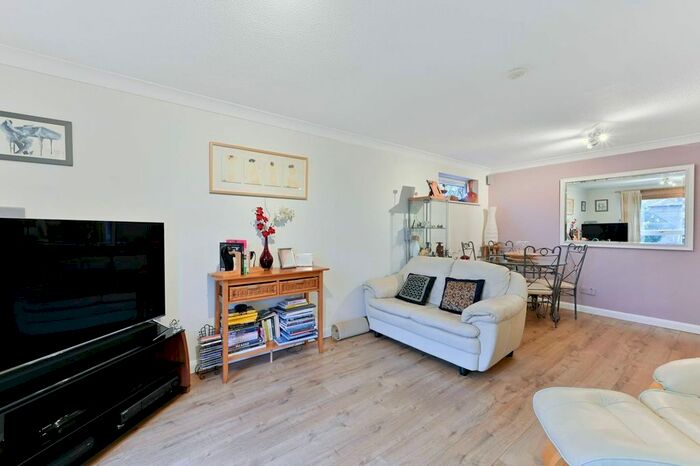 2 Bedroom Flat To Rent In Hurst Road, South Croydon, Croydon, CR0