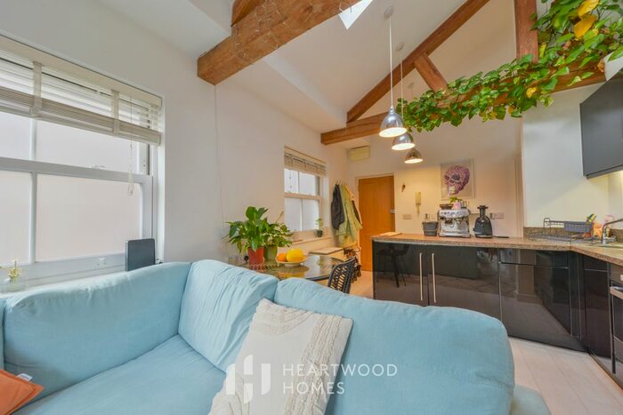 1 Bedroom Flat To Rent In Burleigh Road, St. Albans, AL1