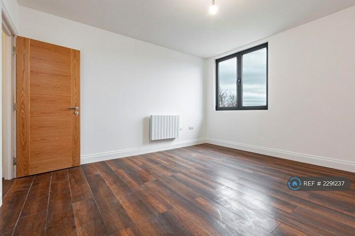 2 Bedroom Flat To Rent In Farnsby Street, Swindon, SN1