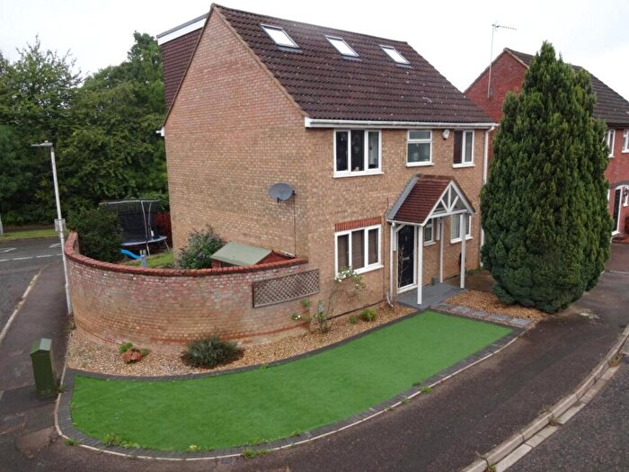 5 Bedroom Detached House For Sale In Harveys Hill, Luton, Bedfordshire, LU2