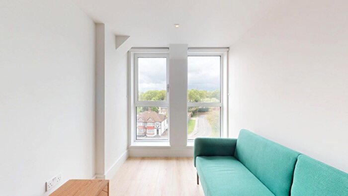 1 Bedroom Flat To Rent In Beverley Way, London, SW20