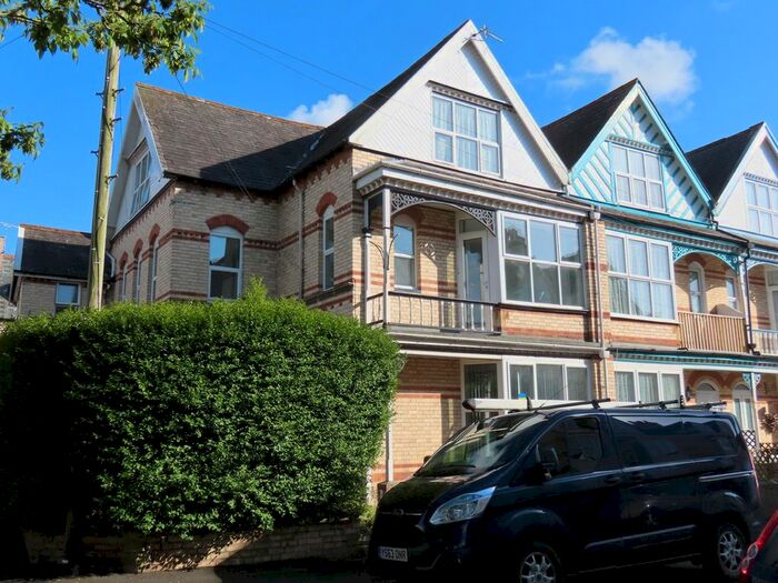 2 Bedroom Flat To Rent In Rock Avenue, Barnstaple, EX32