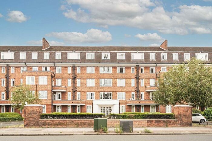 1 Bedroom Flat To Rent In Watchfield Court, Sutton Court Road, W4