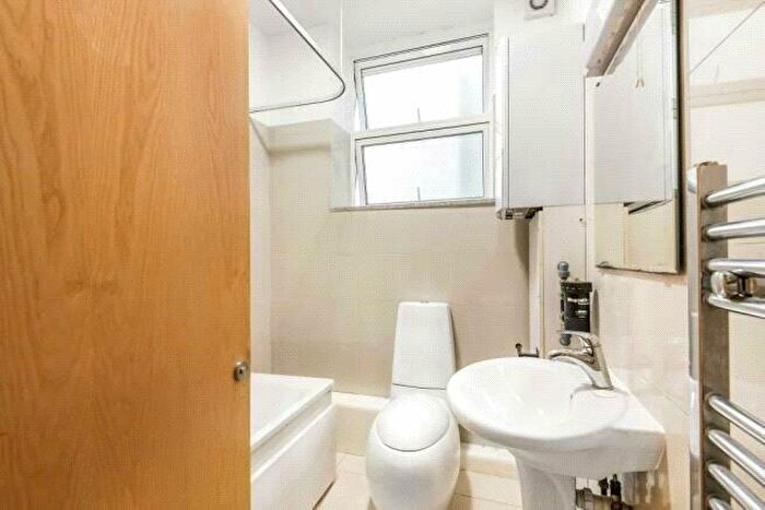 2 Bedroom Apartment To Rent In High Street, London, N8