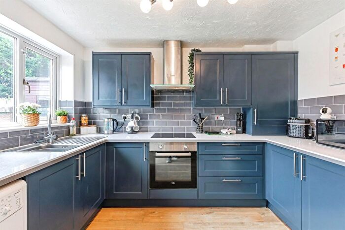 3 Bedroom Semi-detached House For Sale In Sheffield Court, Raunds, Wellingborough, NN9
