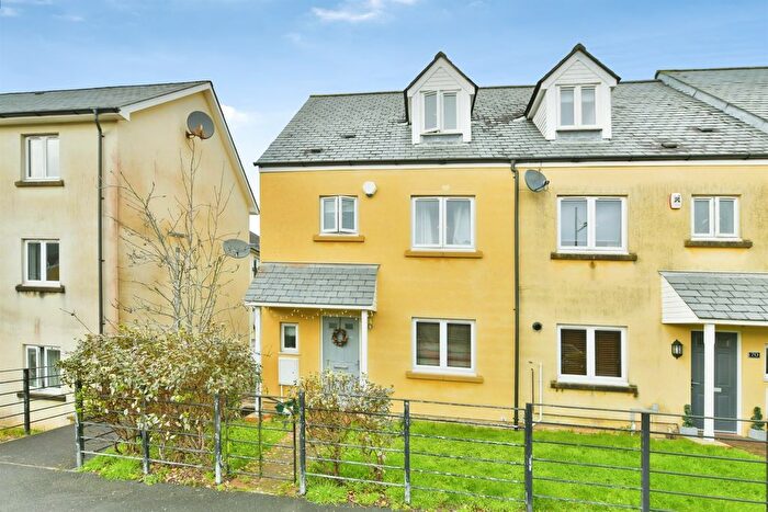 4 Bedroom End Of Terrace House For Sale In Frobisher Approach, Plymouth, PL5