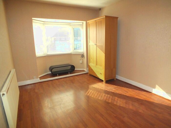 2 Bedroom Flat To Rent In Lyndon Road, Solihull, B92