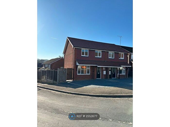 3 Bedroom Semi-Detached House To Rent In Cicero Drive, Luton, LU3