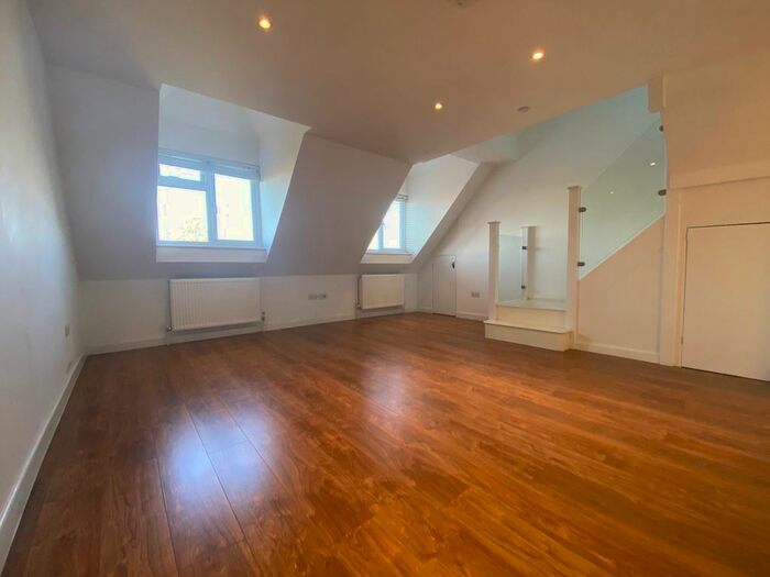 1 Bedroom Flat To Rent In Gainsborough House, Redden Court Road, Essex, RM3
