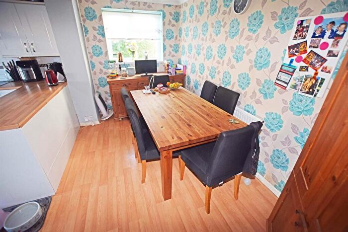 5 Bedroom Detached House For Sale In Station Road, Rainham, Gillingham, ME8