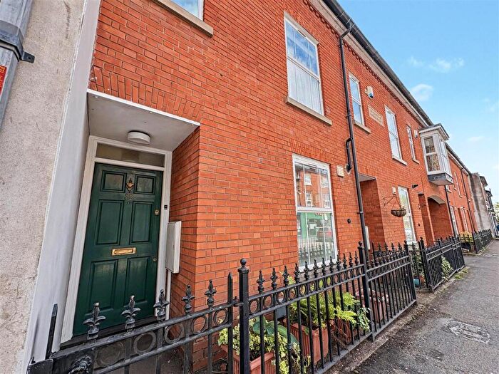 3 Bedroom Terraced House For Sale In Woodbridge Road, Moseley, B13