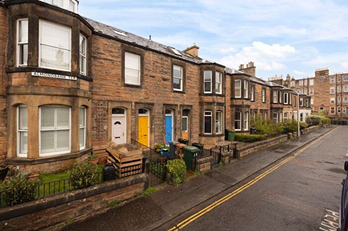 4 Bedroom Flat For Sale In Almondbank Terrace, Edinburgh, EH11