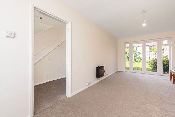 2 Bedroom Semi-detached House For Sale In Brookside Close, Barnet, EN5