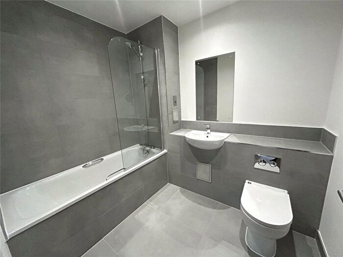 1 Bedroom Flat For Sale In Buckingham Road, Bletchley, Milton Keynes, Buckinghamshire, MK3