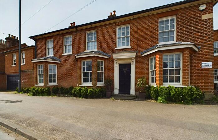 4 Bedroom Semi-Detached House To Rent In Burkes Corner, Aylesbury End, Beaconsfield, HP9