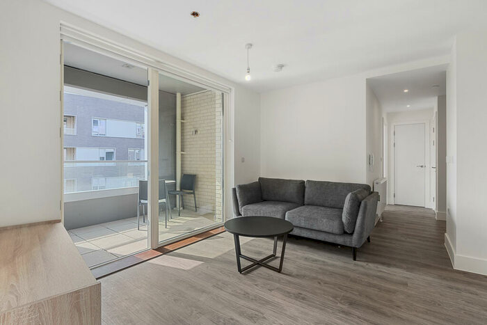 1 Bedroom Apartment To Rent In Fortunes Dock, Canning Town London, E16