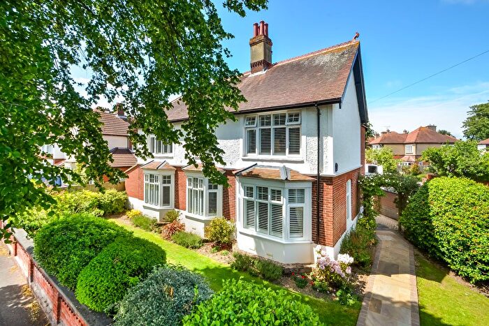 5 Bedroom Detached House For Sale In Anglesey Road, Avlerstoke, Gosport, PO12