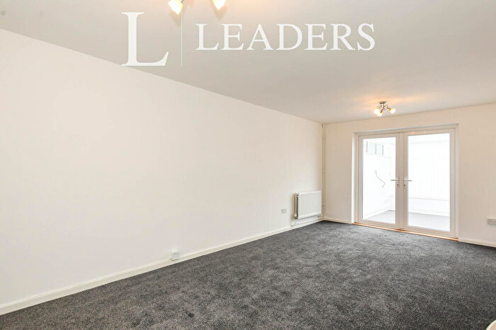 3 Bedroom Semi-Detached House To Rent In Tyne Way, ST5