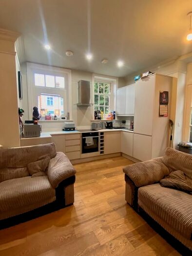 2 Bedroom Property To Rent In Claremont Road, Westcliff-On-Sea, SS0