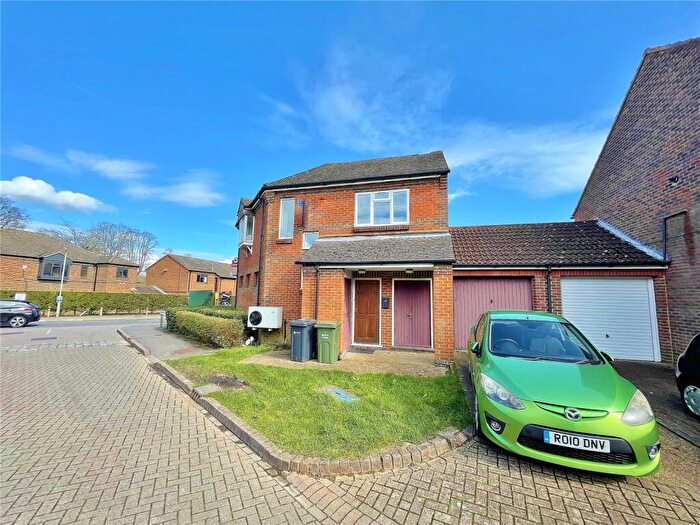 3 Bedroom Apartment To Rent In Cinnamon Gardens, Guildford, Surrey, GU2