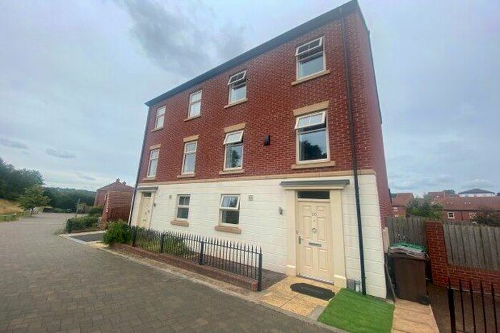 4 Bedroom Property To Rent In Weaving Gardens, Nottingham, NG5