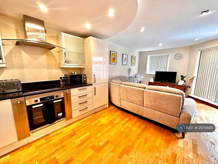 2 Bedroom Flat To Rent In Cuba Street, Greater London, E14