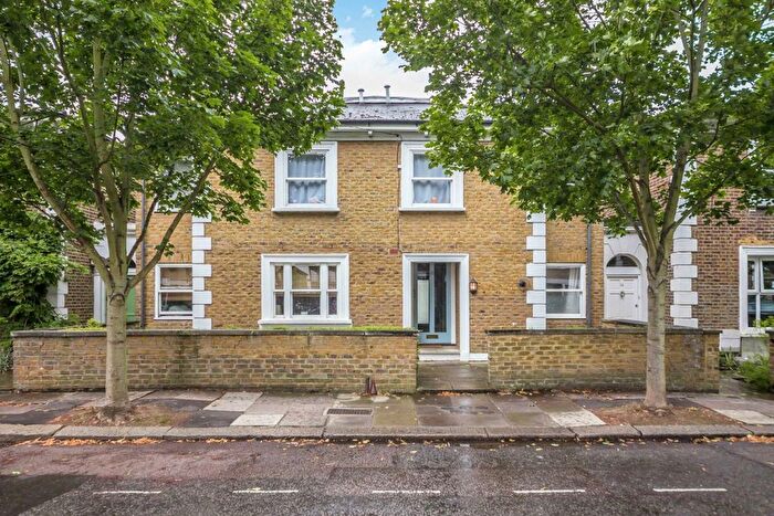1 Bedroom Flat To Rent In Sheendale Road, Richmond, TW9