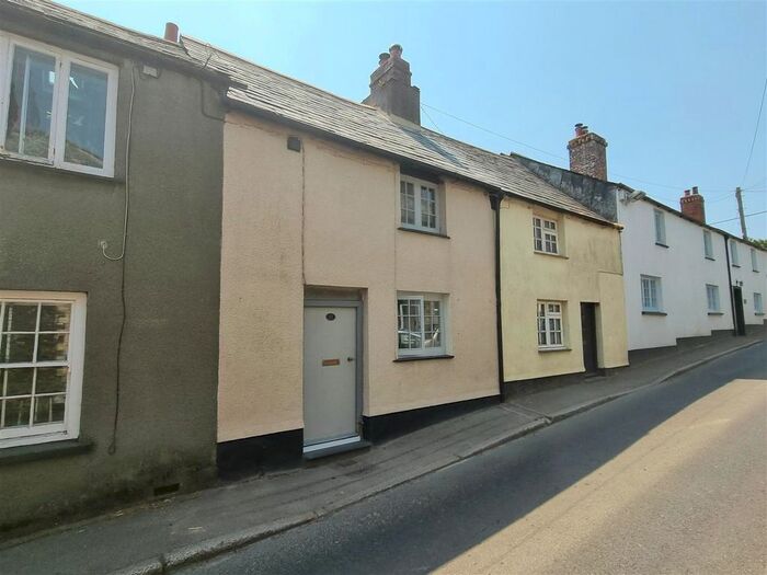 2 Bedroom Cottage For Sale In Duke Street, St. Stephens, Launceston, PL15