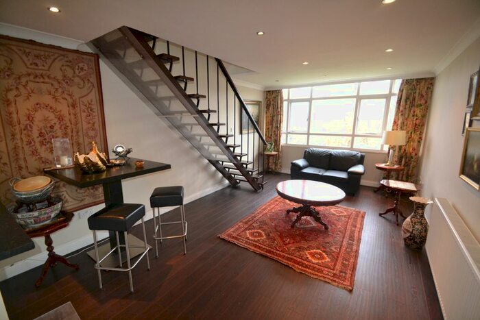 2 Bedroom Flat To Rent In Putney Hill, London, SW15