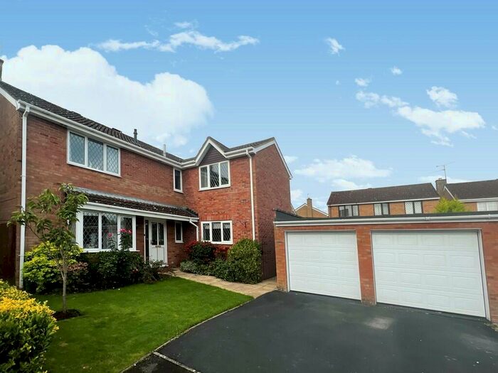 4 Bedroom Detached House For Sale In Audley Close, Grange Park, SN5
